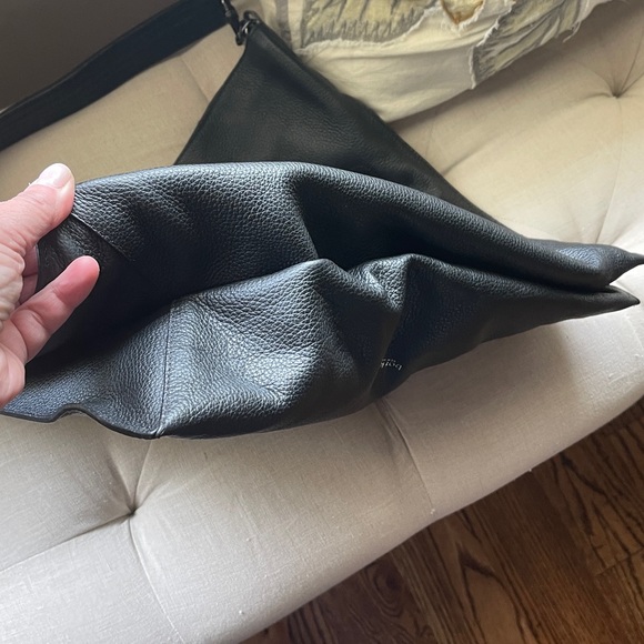 Botkier chelsea bucket shoulder bag in BLACK …EUC - Picture 3 of 8